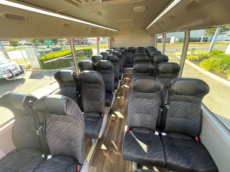 Yutong D7 interior · 27+1 seat layout
